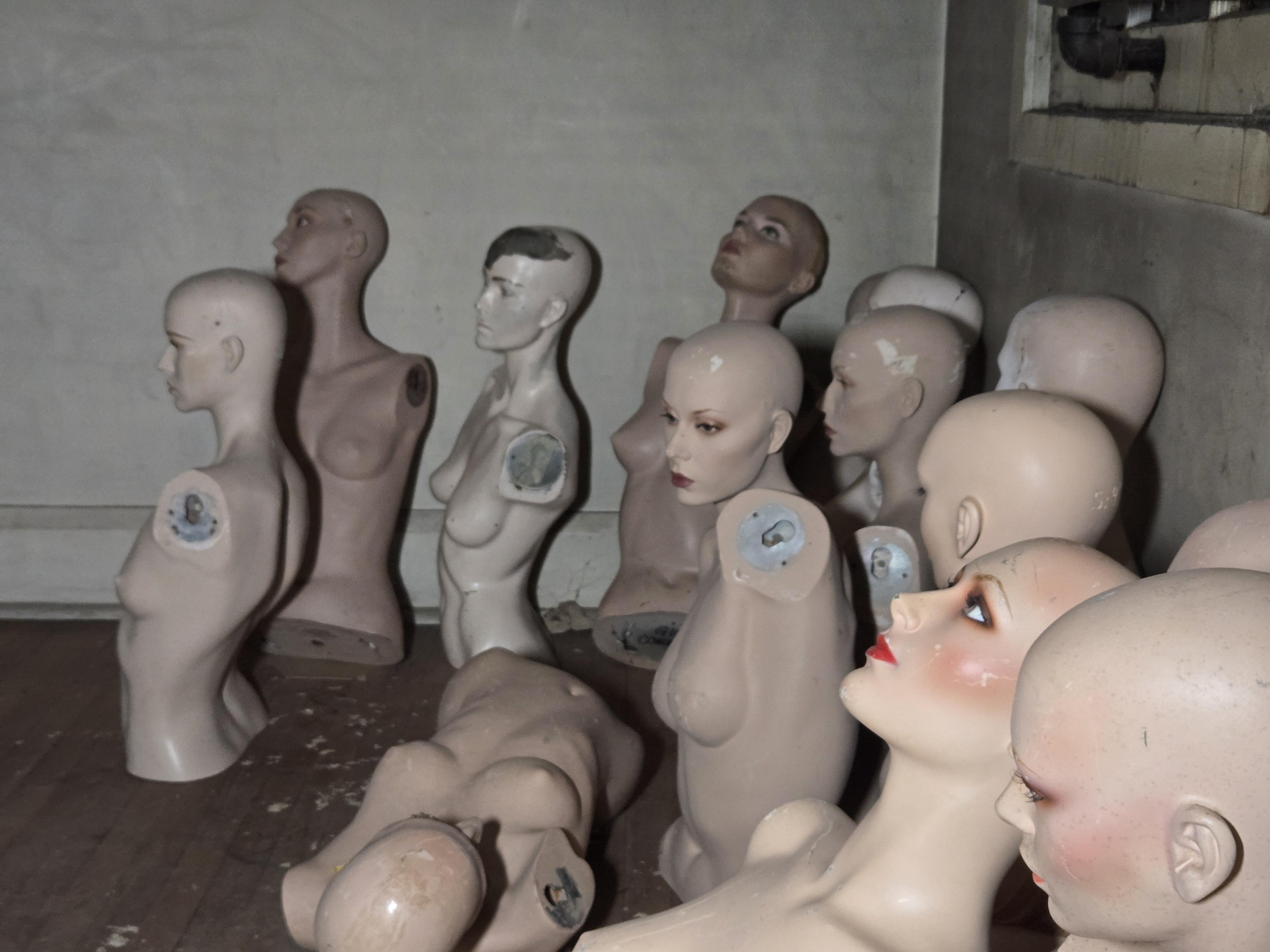 Mannequin 16
